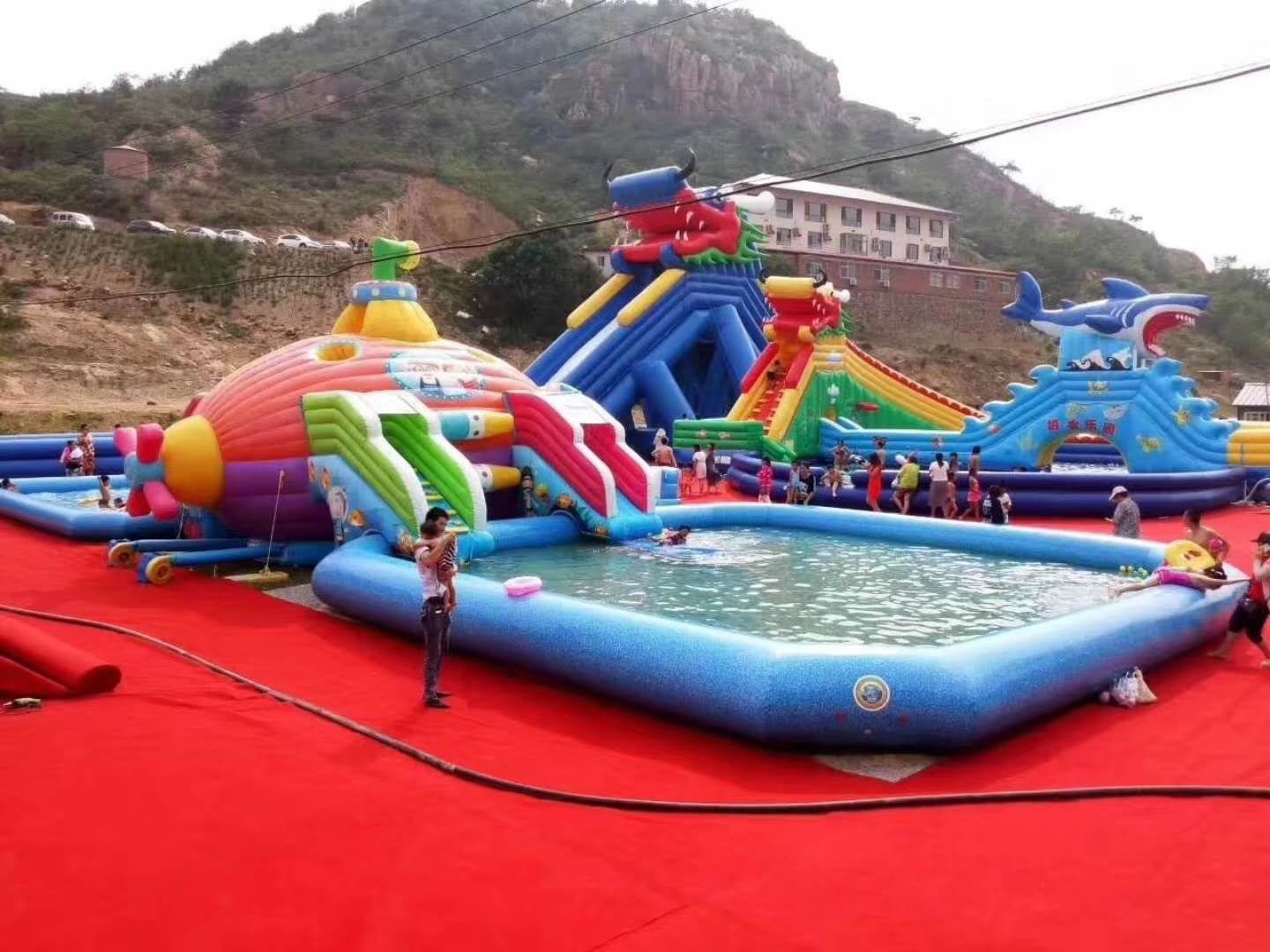 大方深海潜艇充气水上乐园